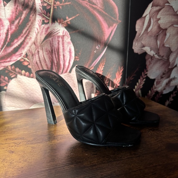 Raye x REVOLVE - Picture 2 of 4